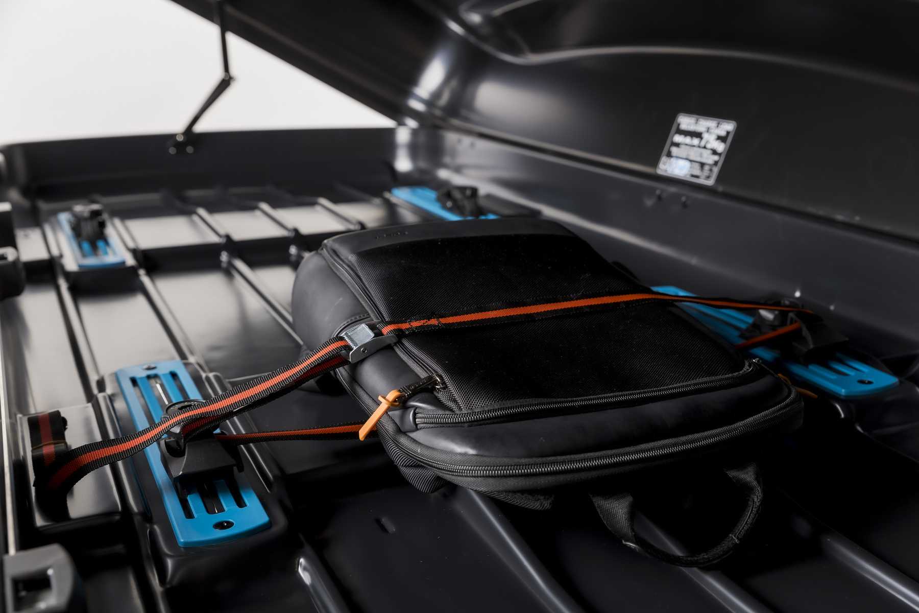 SPACE 530 Nero Lucido doppia apertura - LEVUP: Bauli da tetto per auto SPACE 530 Nero Lucido doppia apertura - LEVUP: Bauli da tetto per auto